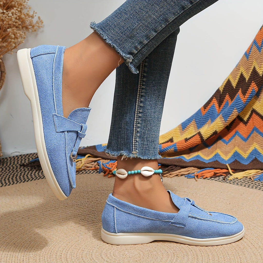 "Mocassins épais femme, design minimaliste chic, respirants, semelle flexible, parfaits pour confort et style au quotidien."