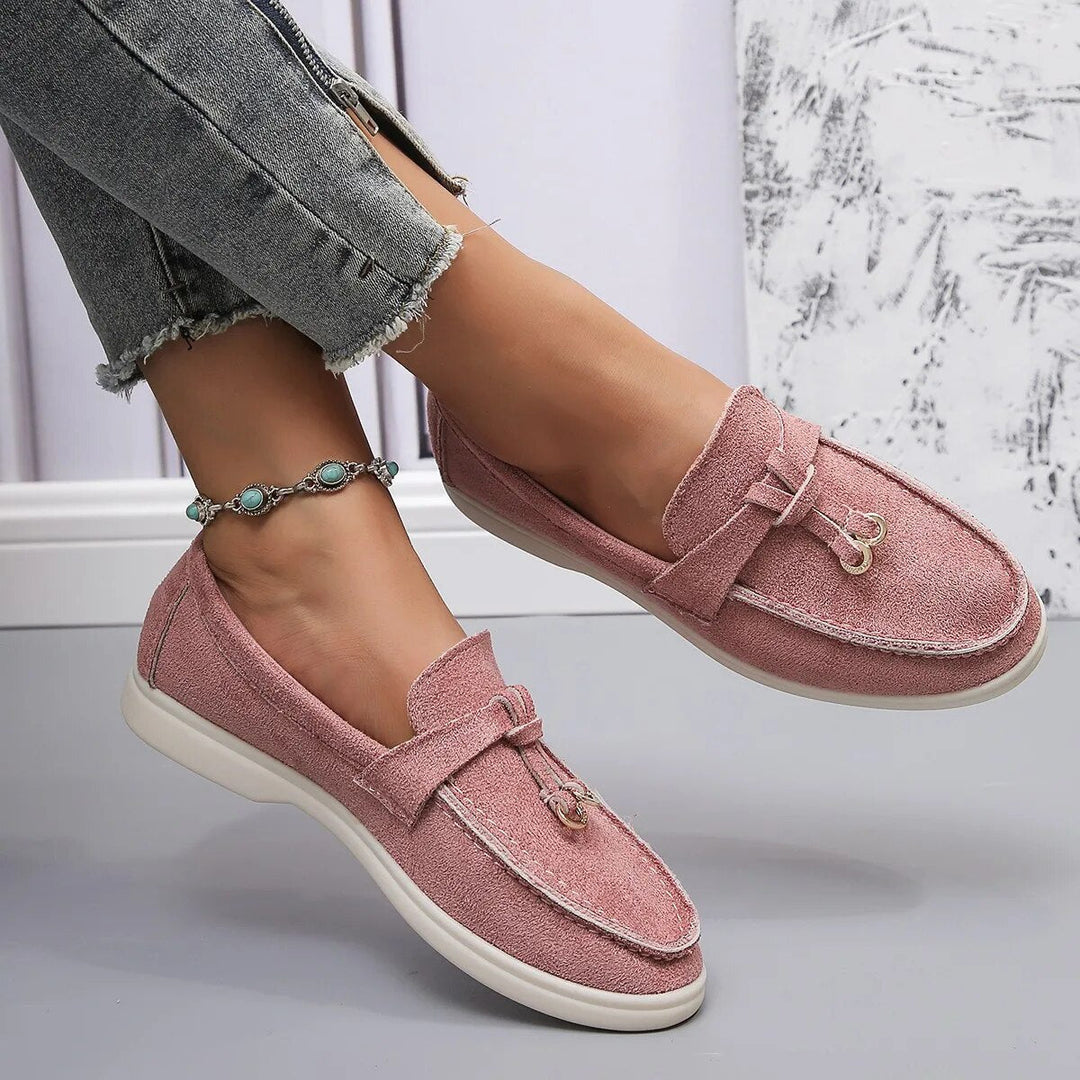 Mocassins femme élégants et confortables. Chaussures plates pour femme, style raffiné.