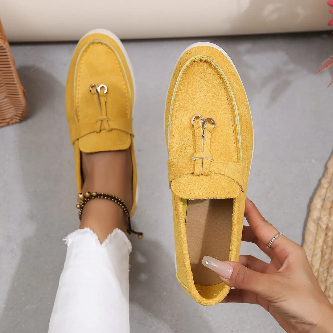 Mocassins femme élégants et confortables. Chaussures plates pour femme, style raffiné.
