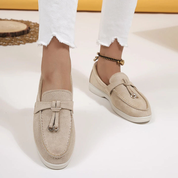 Mocassins femme élégants et confortables. Chaussures plates pour femme, style raffiné.