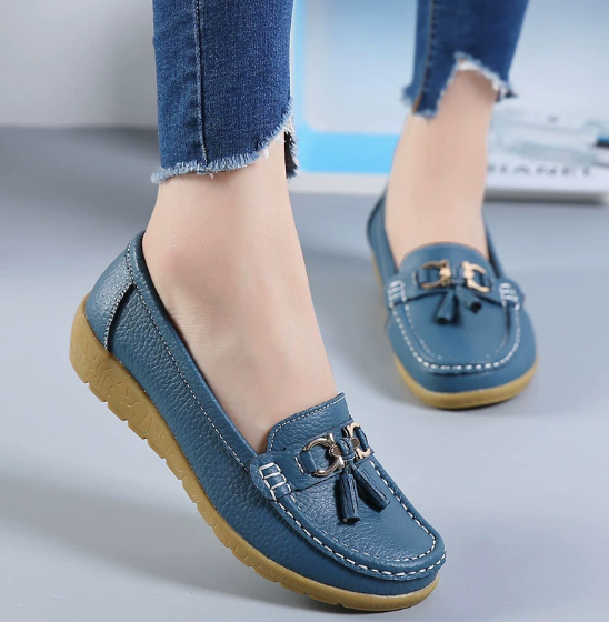 Mocassins femme en cuir, confort orthopédique.  Modèle élégant et polyvalent.