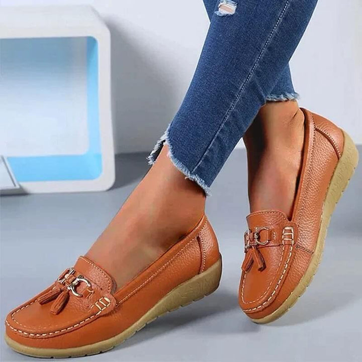 Mocassins femme en cuir, confort orthopédique.  Modèle élégant et polyvalent.