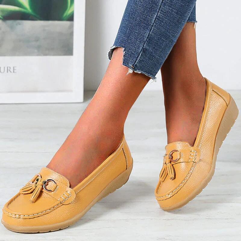 Mocassins femme en cuir, confort orthopédique.  Modèle élégant et polyvalent.