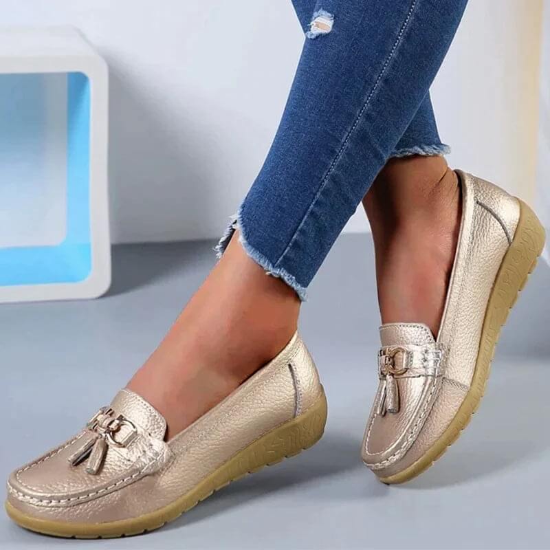 Mocassins femme en cuir, confort orthopédique.  Modèle élégant et polyvalent.