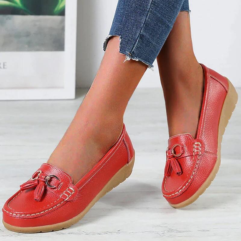 Mocassins femme en cuir, confort orthopédique.  Modèle élégant et polyvalent.