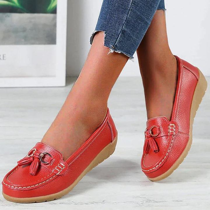 Mocassins femme en cuir, confort orthopédique.  Modèle élégant et polyvalent.