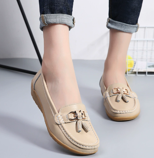 Mocassins femme en cuir, confort orthopédique.  Modèle élégant et polyvalent.
