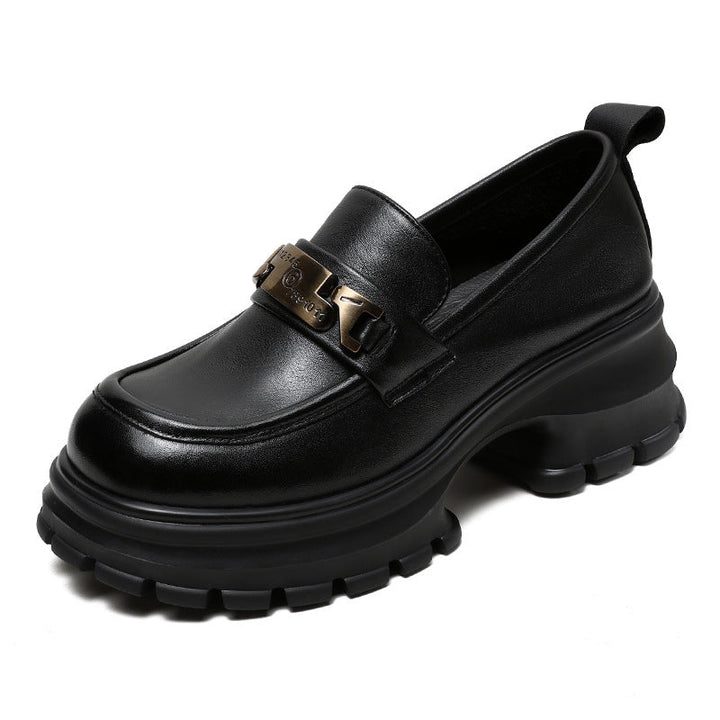 Mocassins femme en cuir véritable avec chaîne moderne et plateforme épaisse pour un style tendance et confort optimal.