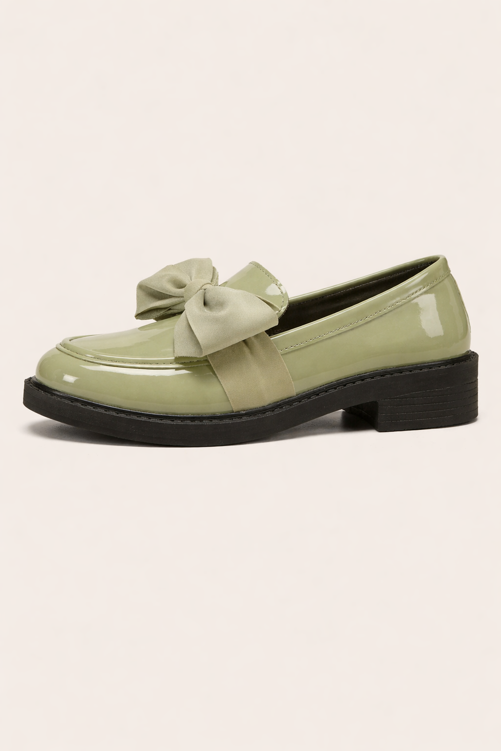 Mocassins femme noirs élégants avec nœud, chaussures confortables et plates pour le quotidien chic.