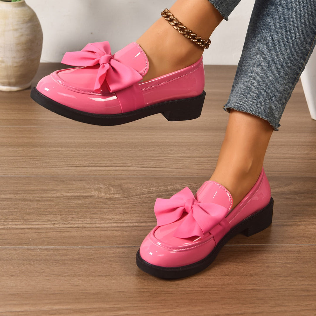 Chaussures mocassins femme élégantes, design avec nœud. Confortables et plates, idéales pour une tenue quotidienne.