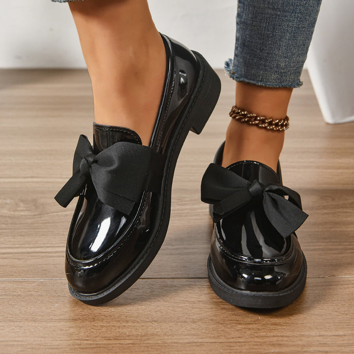 Mocassins femme confortables et stylés avec nœud, détail chic pour des chaussures plates idéales au quotidien.