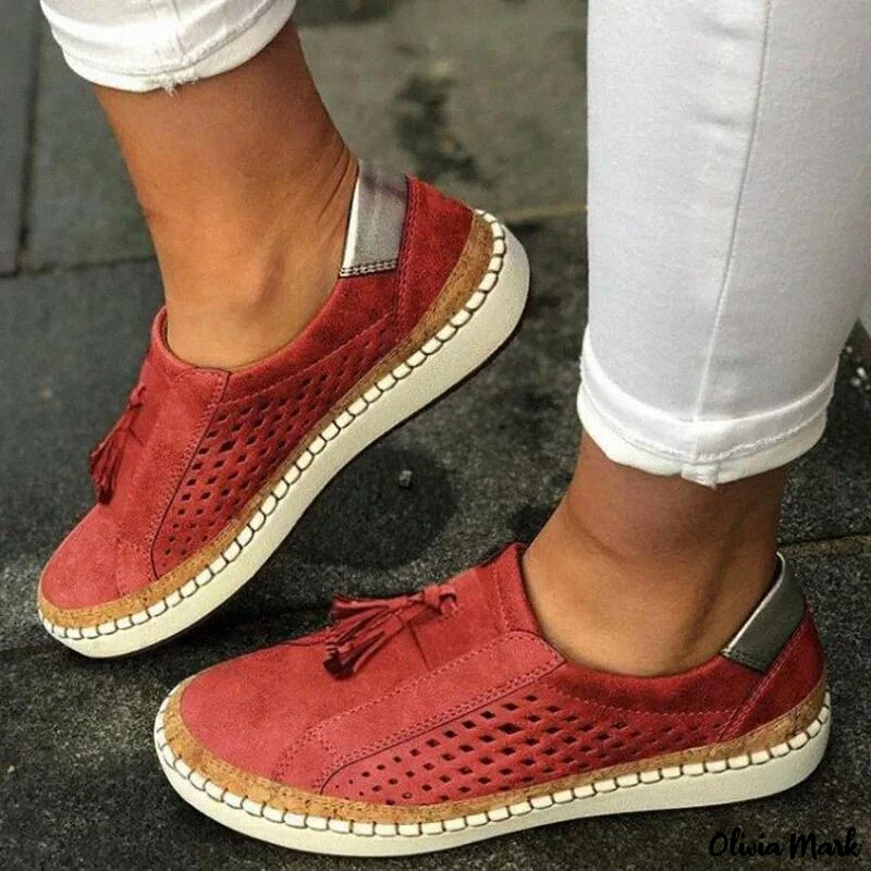 Mocassins femme, talons bas, glands décoratifs. Style élégant et décontracté.