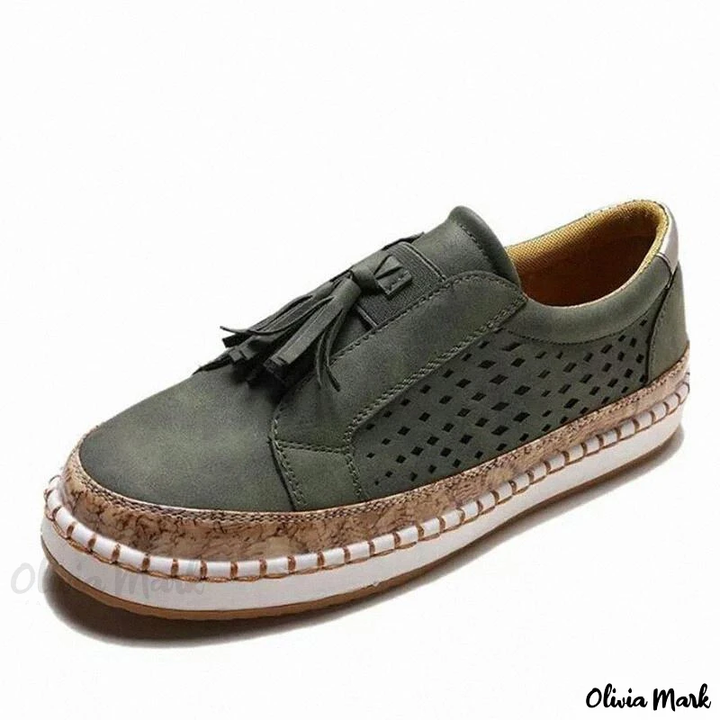 Mocassins femme, talons bas, glands décoratifs. Style élégant et décontracté.