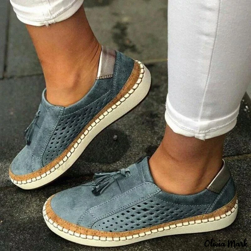 Mocassins femme, talons bas, glands décoratifs. Style élégant et décontracté.