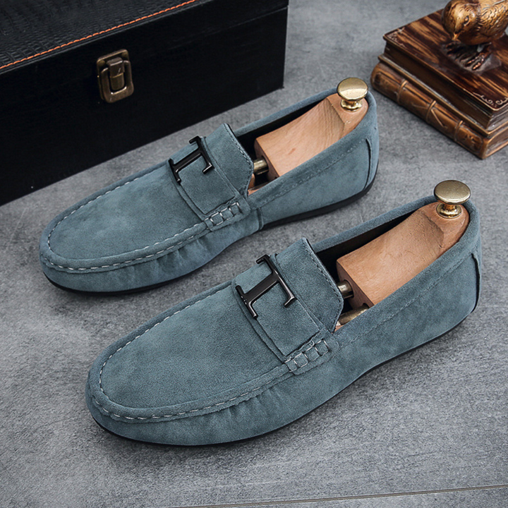 "Mocassins gris pour hommes, luxueux slip-on élégant, confortables et stylés, parfaits pour toutes les occasions"