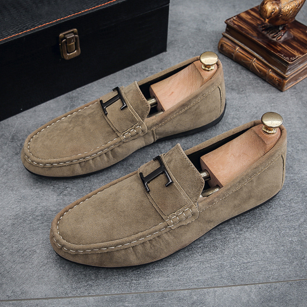 "Mocassins gris pour hommes, luxueux slip-on élégant, confortables et stylés, parfaits pour toutes les occasions"