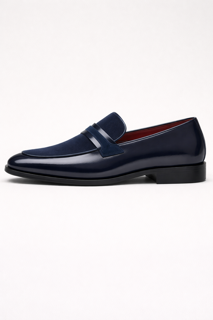 Mocassins habillés classiques noirs pour hommes, élégants et confortables, parfaits pour le bureau ou cérémonie.