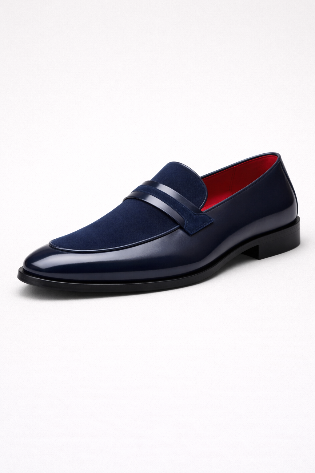 Chaussures mocassins hommes élégantes bleu marine, sans lacets, offrant confort et style pour tenues habillées.