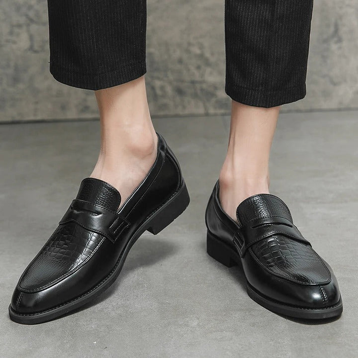 Mocassins homme classiques, élégants, parfaits pour un style raffiné au bureau ou en ville.