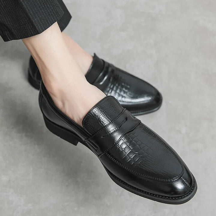 Mocassins homme classiques, chaussures mode alliant confort et élégance pour le bureau.