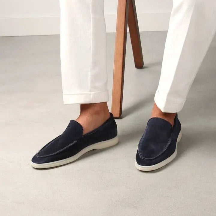 "Mocassins homme élégants en cuir marron avec semelle rembourrée, parfaits pour confort et style intemporel."