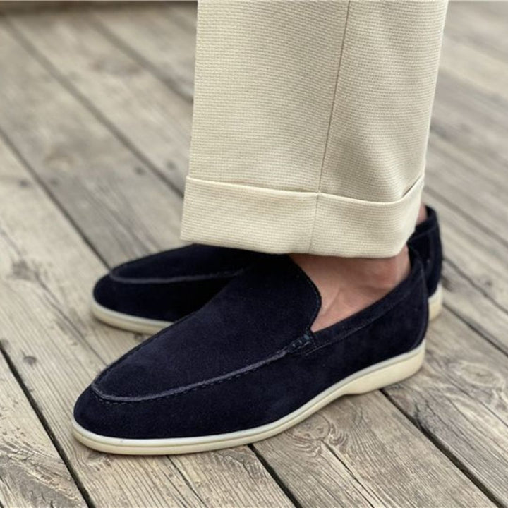 "Mocassins homme élégants en cuir marron avec semelle rembourrée, parfaits pour confort et style intemporel."
