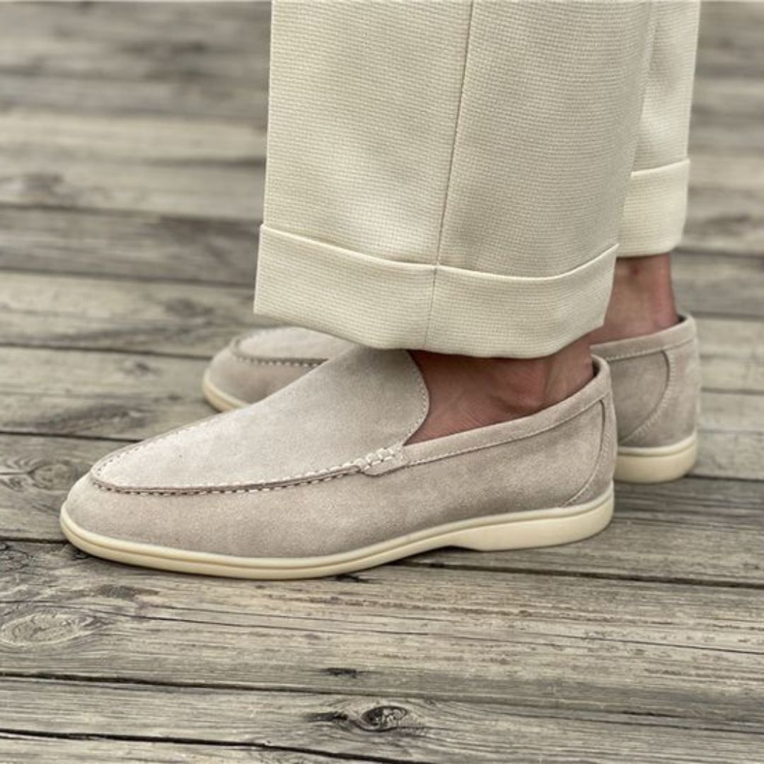 "Mocassins homme élégants en cuir marron avec semelle rembourrée, parfaits pour confort et style intemporel."