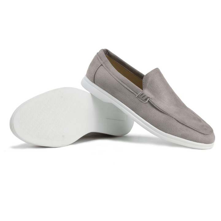 "Mocassins homme élégants en cuir marron avec semelle rembourrée, parfaits pour confort et style intemporel."