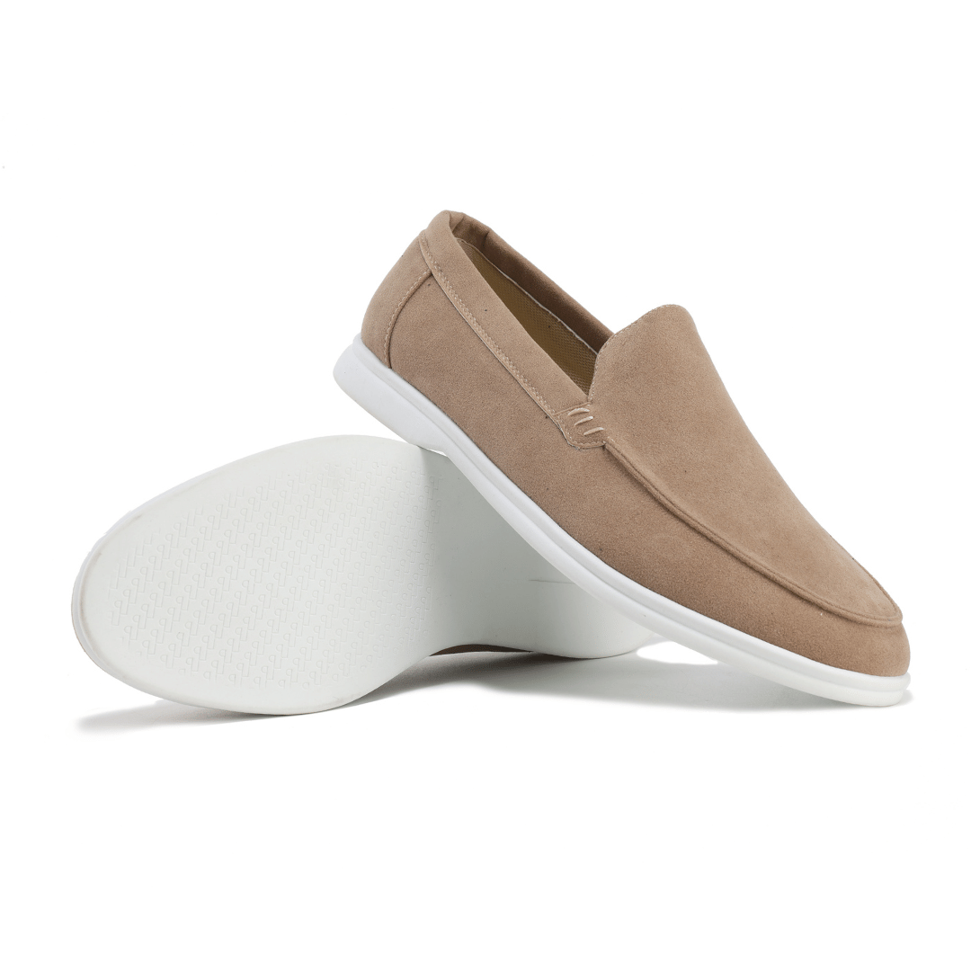 "Mocassins homme élégants en cuir marron avec semelle rembourrée, parfaits pour confort et style intemporel."