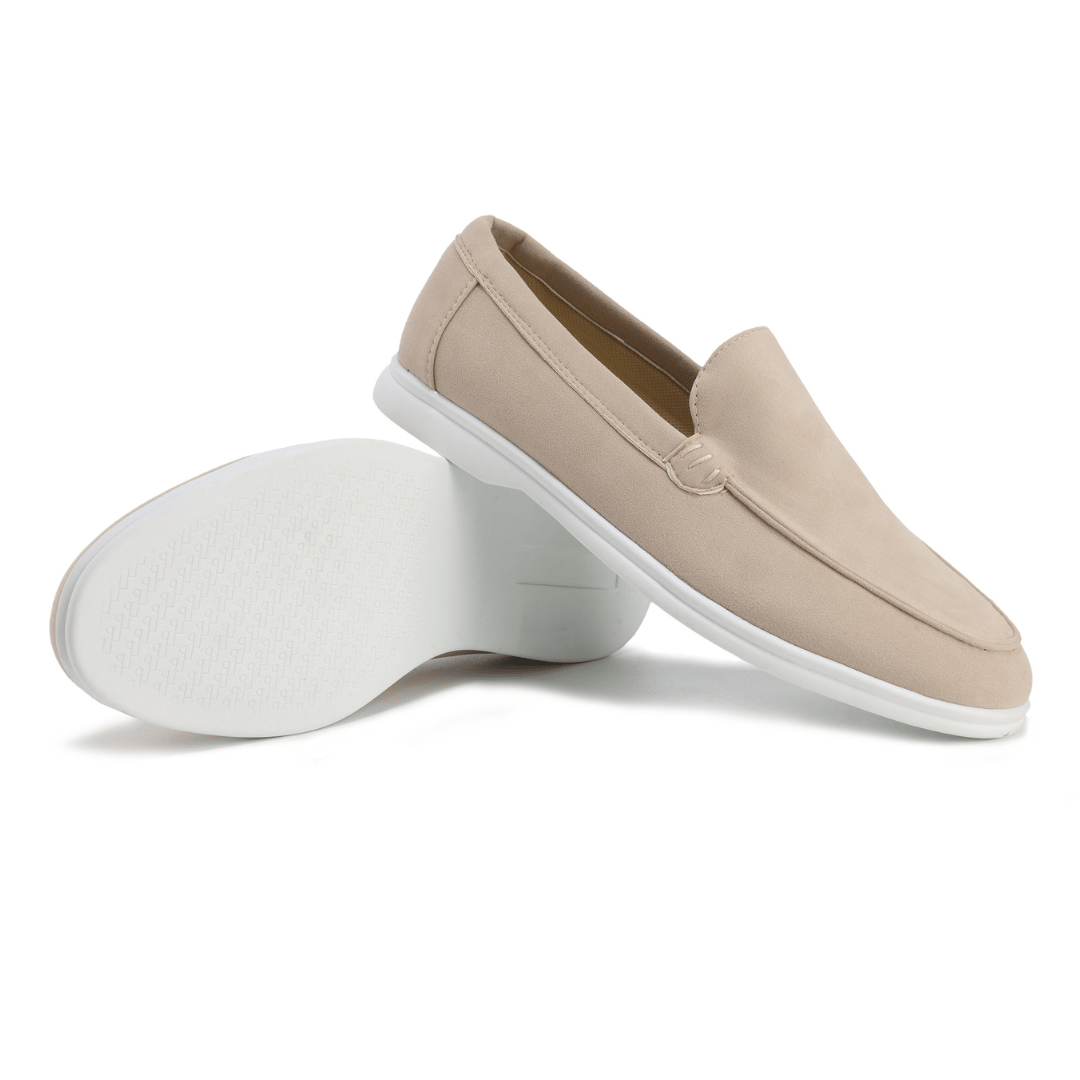 "Mocassins homme élégants en cuir marron avec semelle rembourrée, parfaits pour confort et style intemporel."