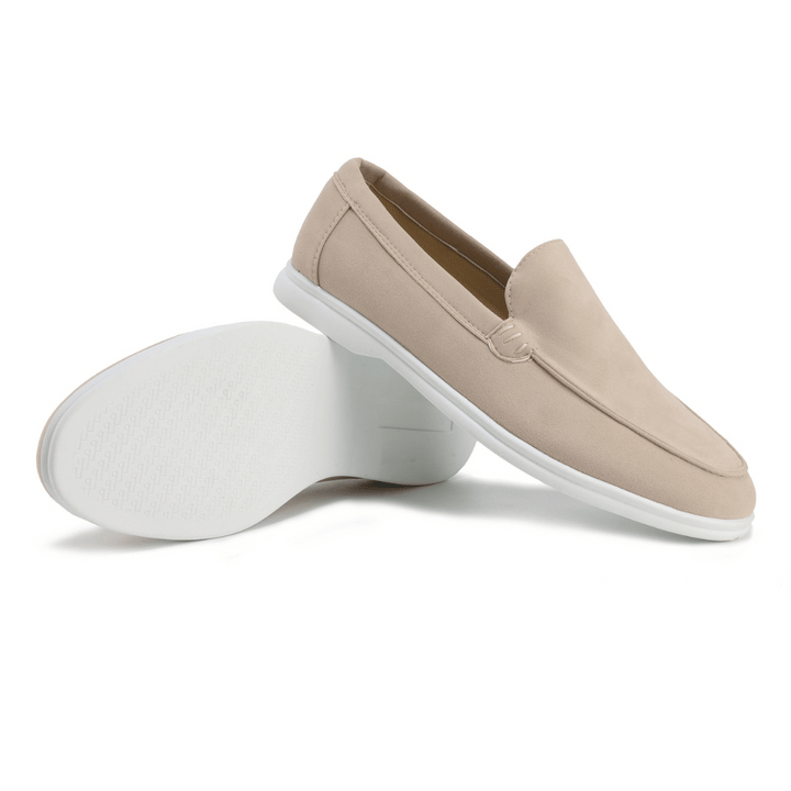 "Mocassins homme élégants en cuir marron avec semelle rembourrée, parfaits pour confort et style intemporel."