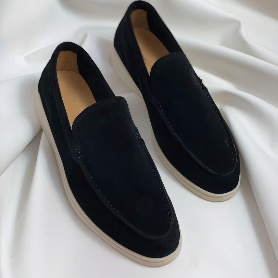 Mocassins homme en cuir. Style classique, confort optimal.  Chaussures élégantes pour toutes occasions.