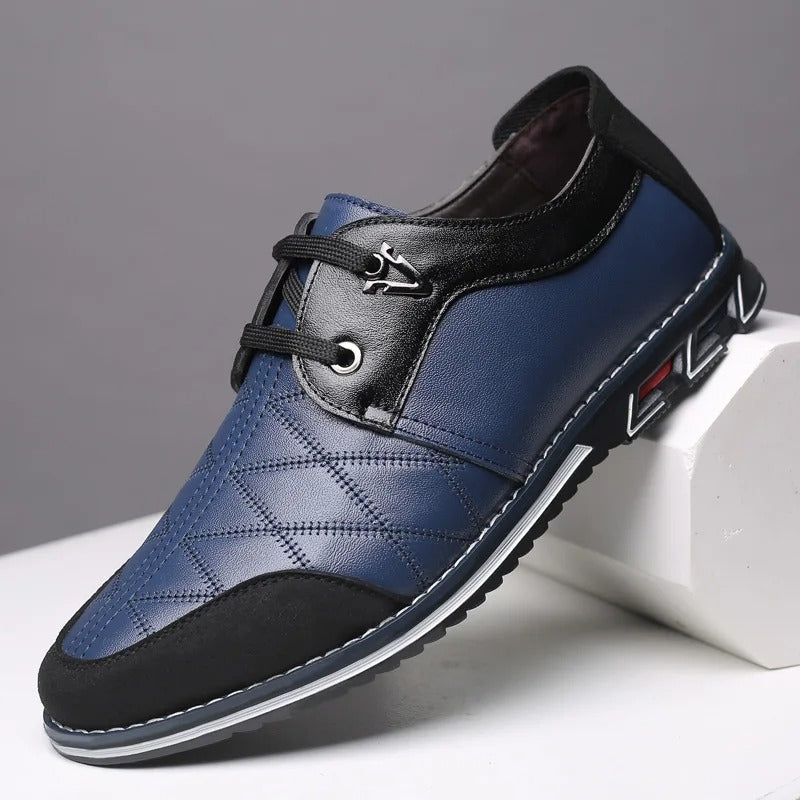 Mocassins homme en cuir véritable noir, élégants et confortables, parfaits pour affaires ou tenue casual chic.