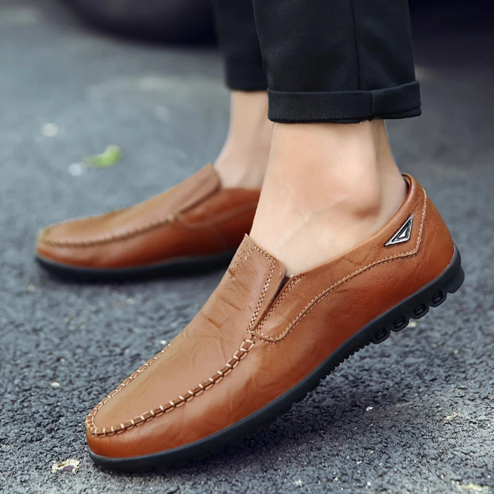 "Mocassins homme en cuir véritable, design élégant et confortable, semelle légère, profil sophistiqué, sans lacets"