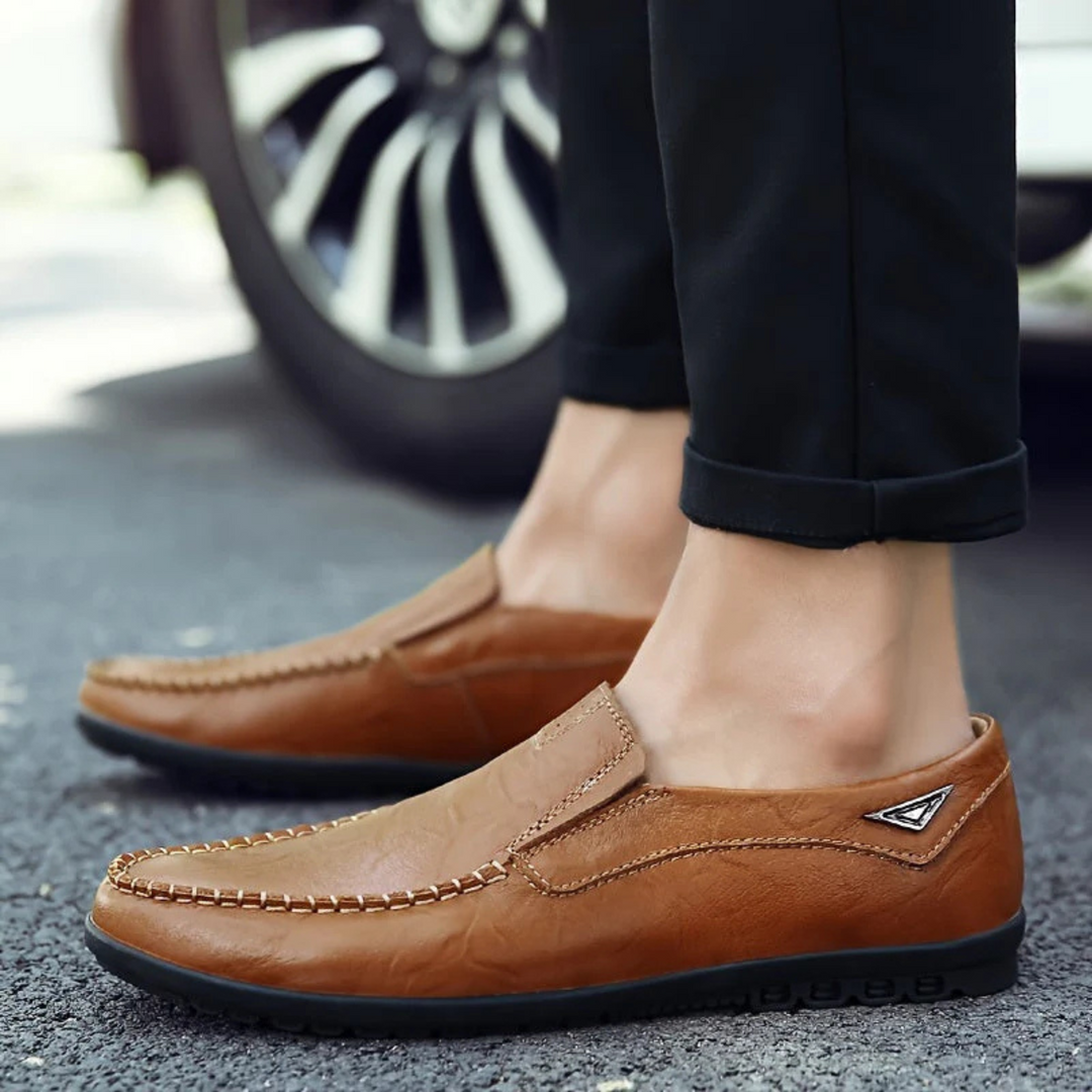 "Mocassins homme en cuir véritable, design élégant et confortable, semelle légère, profil sophistiqué, sans lacets"