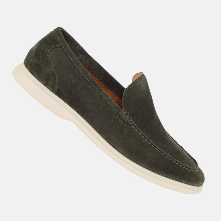 Mocassins homme en cuir vintage. Design élégant et confortable.  Chaussures homme.