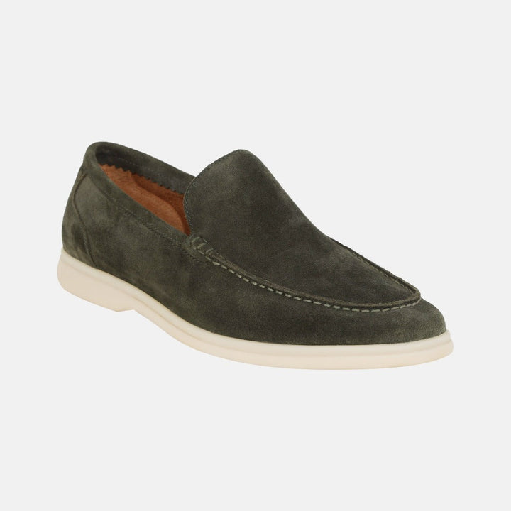 Mocassins homme en cuir vintage. Design élégant et confortable.  Chaussures homme.