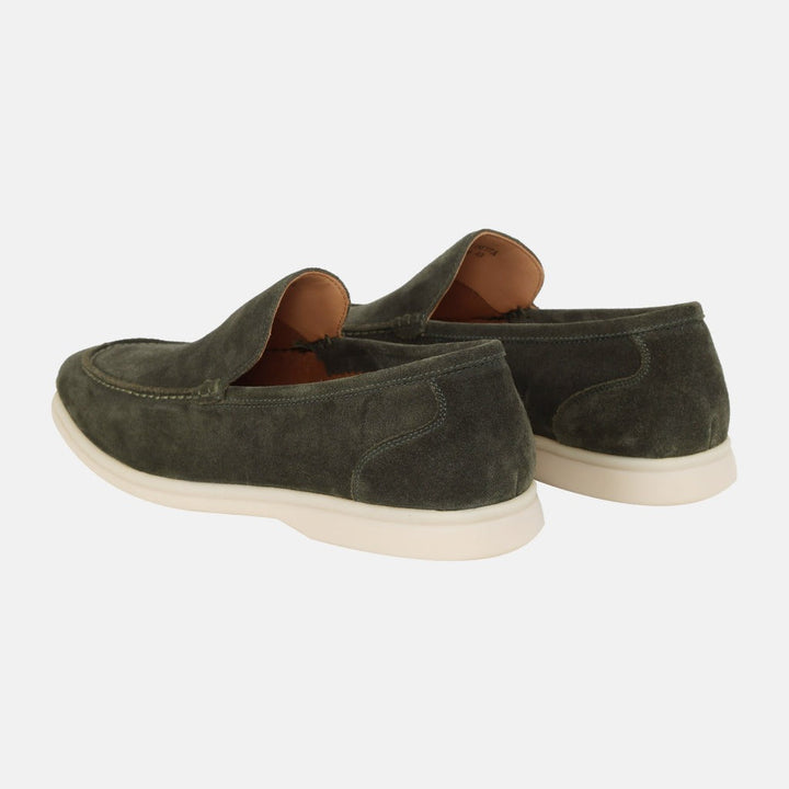 Mocassins homme en cuir vintage. Design élégant et confortable.  Chaussures homme.