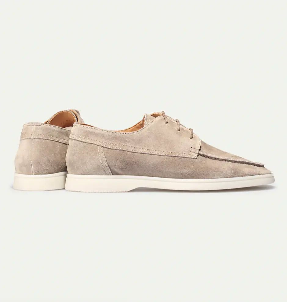 Mocassins homme en daim, confort et style. Chaussures élégantes pour homme.