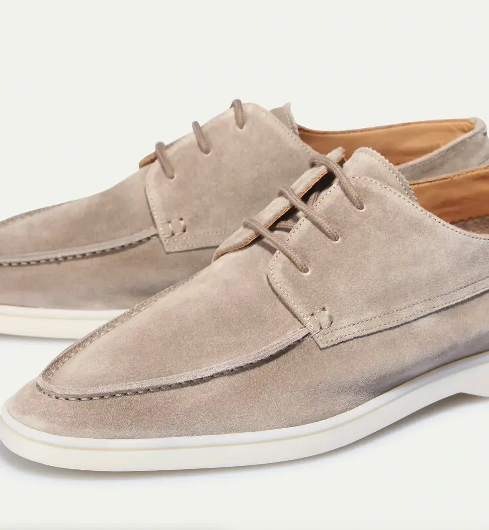 Mocassins homme en daim, confort et style. Chaussures élégantes pour homme.