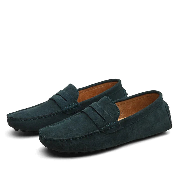 Mocassins homme italiens élégants. Cuir souple, confort optimal. Style raffiné.