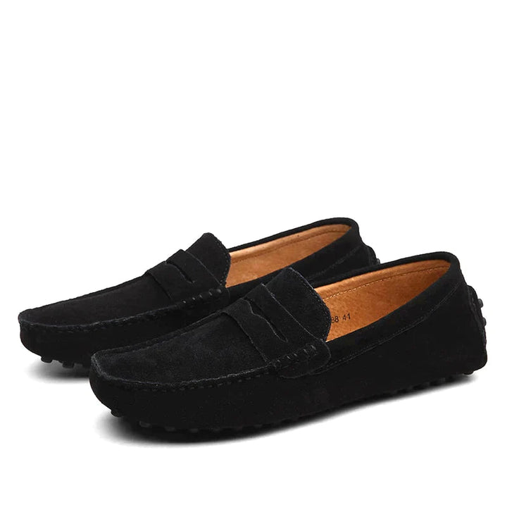 Mocassins homme italiens élégants. Cuir souple, confort optimal. Style raffiné.