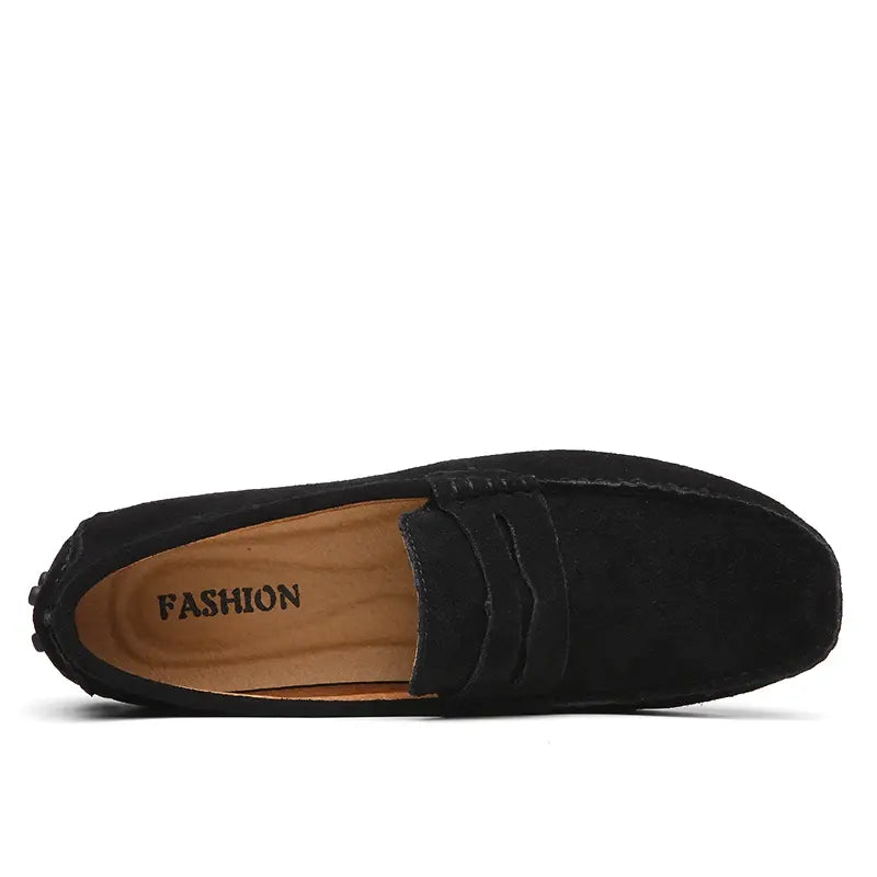 Mocassins homme italiens élégants. Cuir souple, confort optimal. Style raffiné.