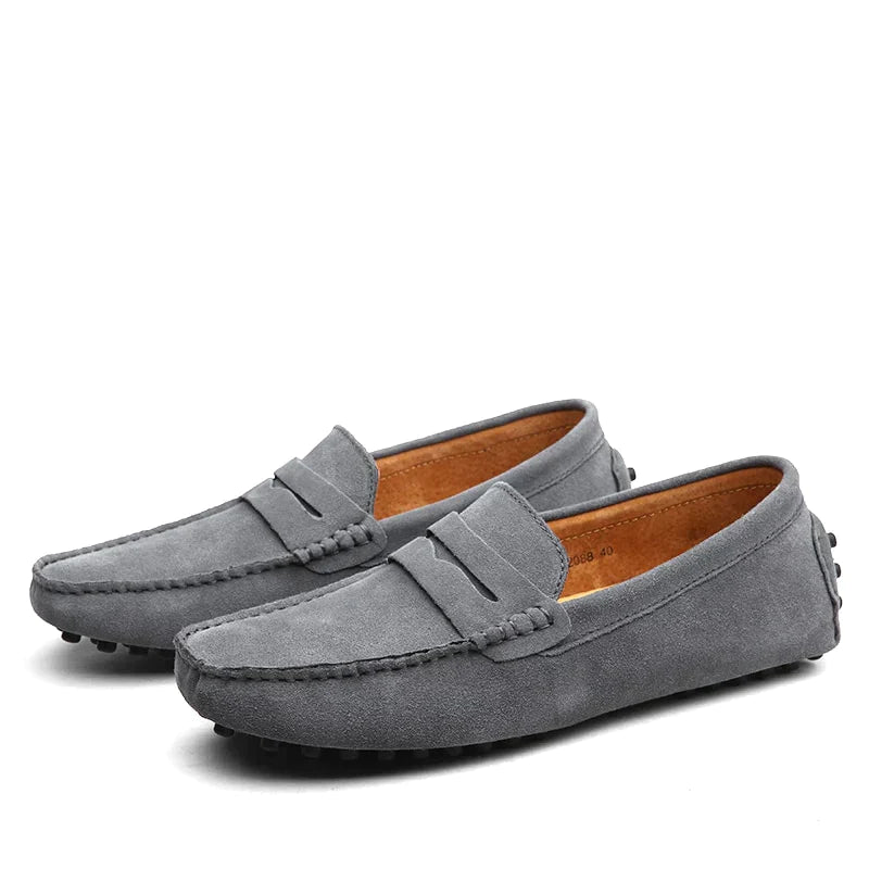 Mocassins homme italiens élégants. Cuir souple, confort optimal. Style raffiné.