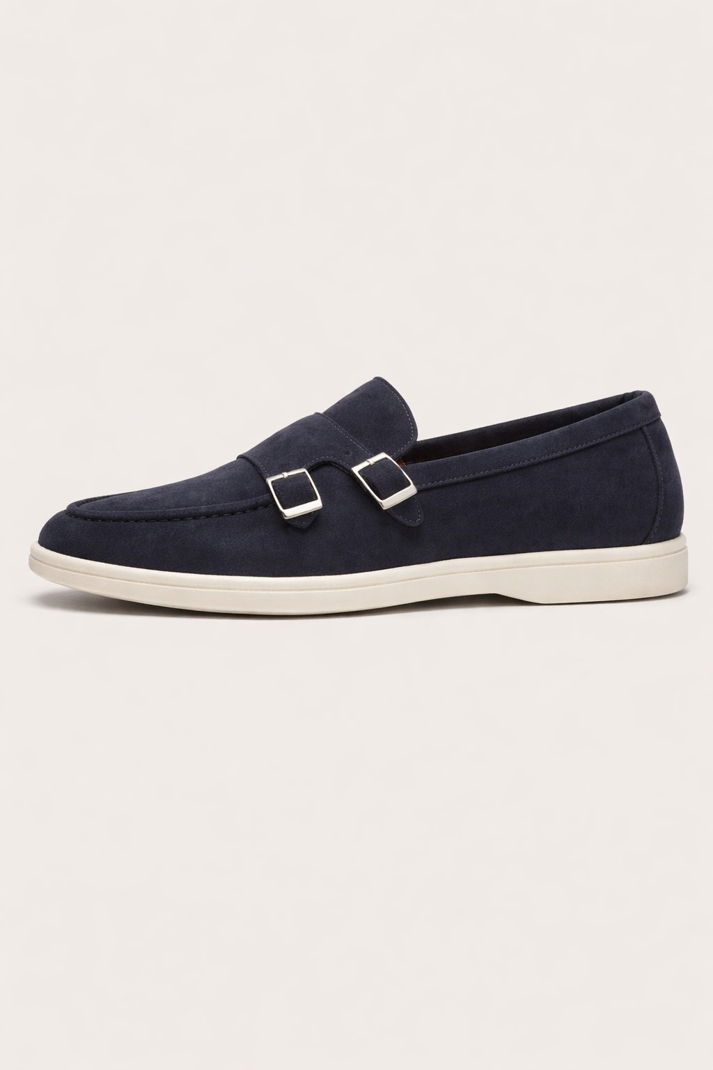 Mocassins homme noirs élégants avec double boucle latérale. Chaussures formelles et habillées pour look affaires.