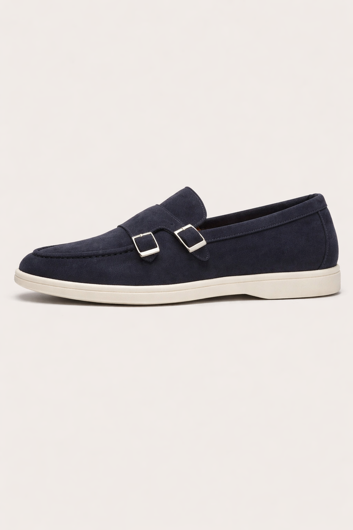 Mocassins homme noirs élégants avec double boucle latérale. Chaussures formelles et habillées pour look affaires.