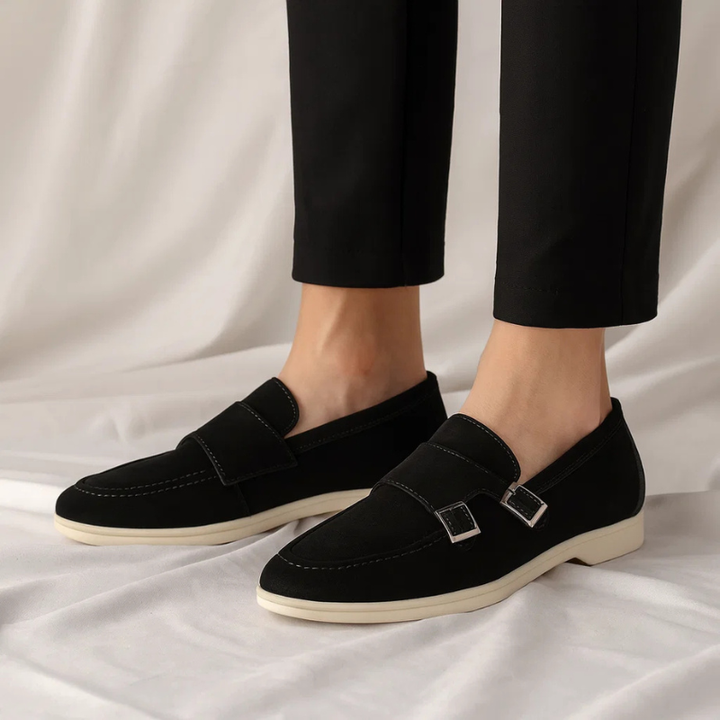Chaussures homme chic: mocassins à double boucle latérale. Idéaux pour un look élégant, formel et professionnel.
