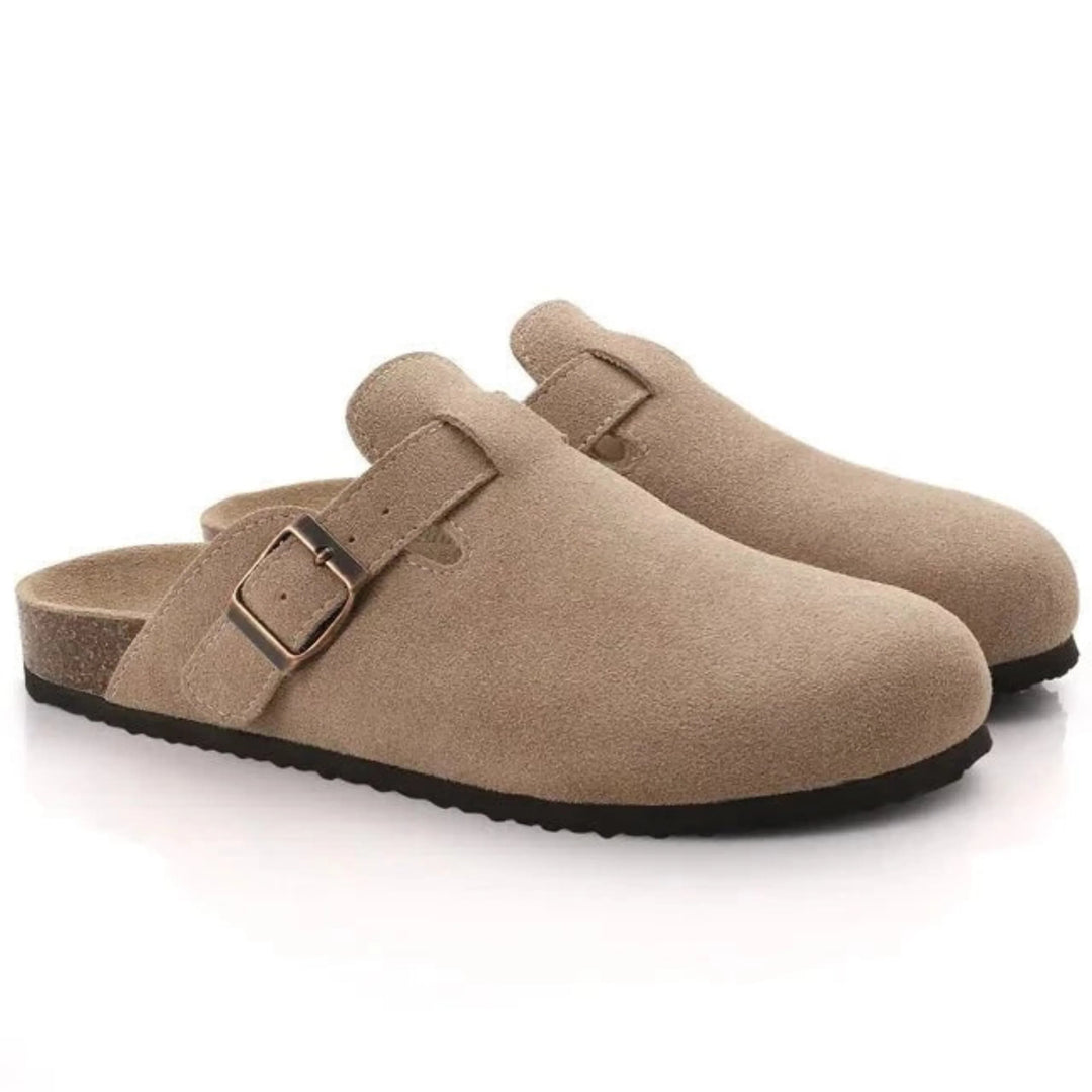 "Mocassins hommes confortables en cuir avec design épuré, semelle robuste et finition soignée en style intemporel."