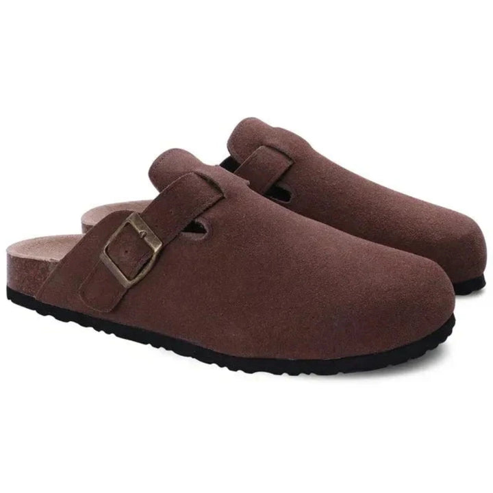 "Mocassins hommes confortables en cuir avec design épuré, semelle robuste et finition soignée en style intemporel."
