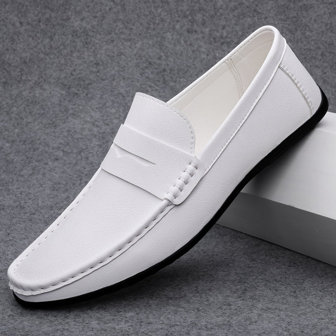 "Mocassins hommes élégants, semelle douce, design enfiler, look raffiné, usage quotidien, chaussures confortables."
